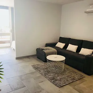 Orange Studio Apartment
